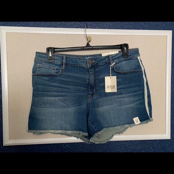 a.n.a Mid-Rise Shortie Short - Picture 1 of 1